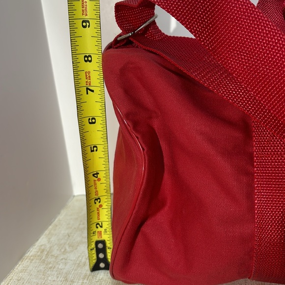 Vintage Small Marlboro Duffel Bag  - (1980's/1990's)(free Marlboro cookbook) - Picture 6 of 16